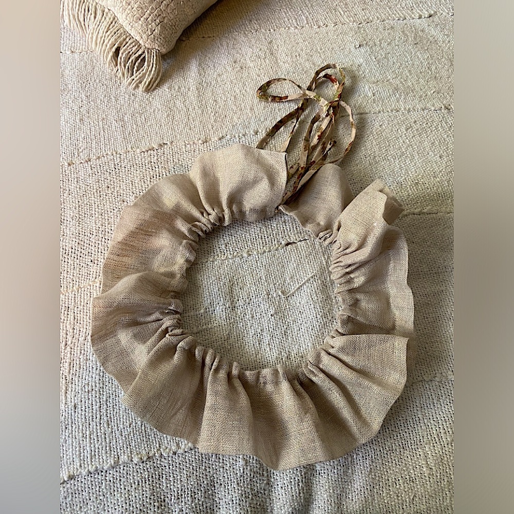 Linen collar in cream with silk ribbon